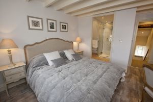 Christina Warwick Cottage 22 sm.jpg